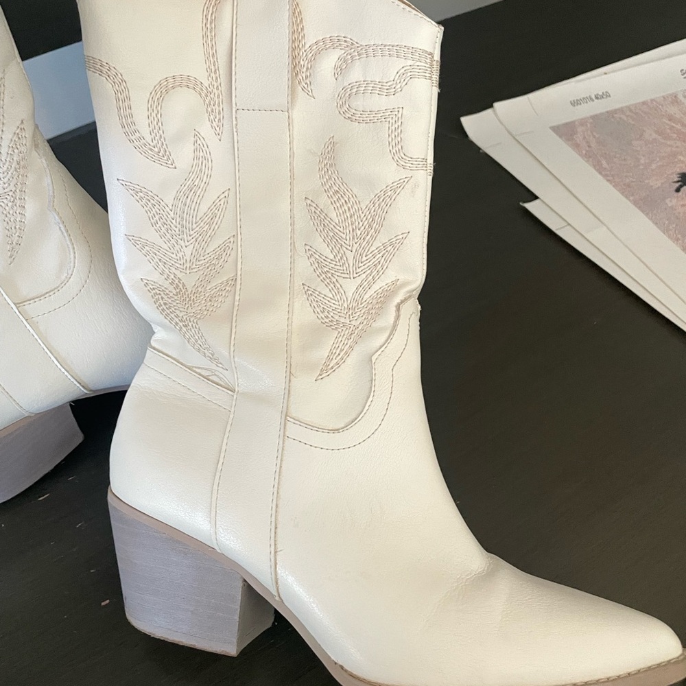 White Heeled Faux Leather Cowboy Boots with Chunky Heel